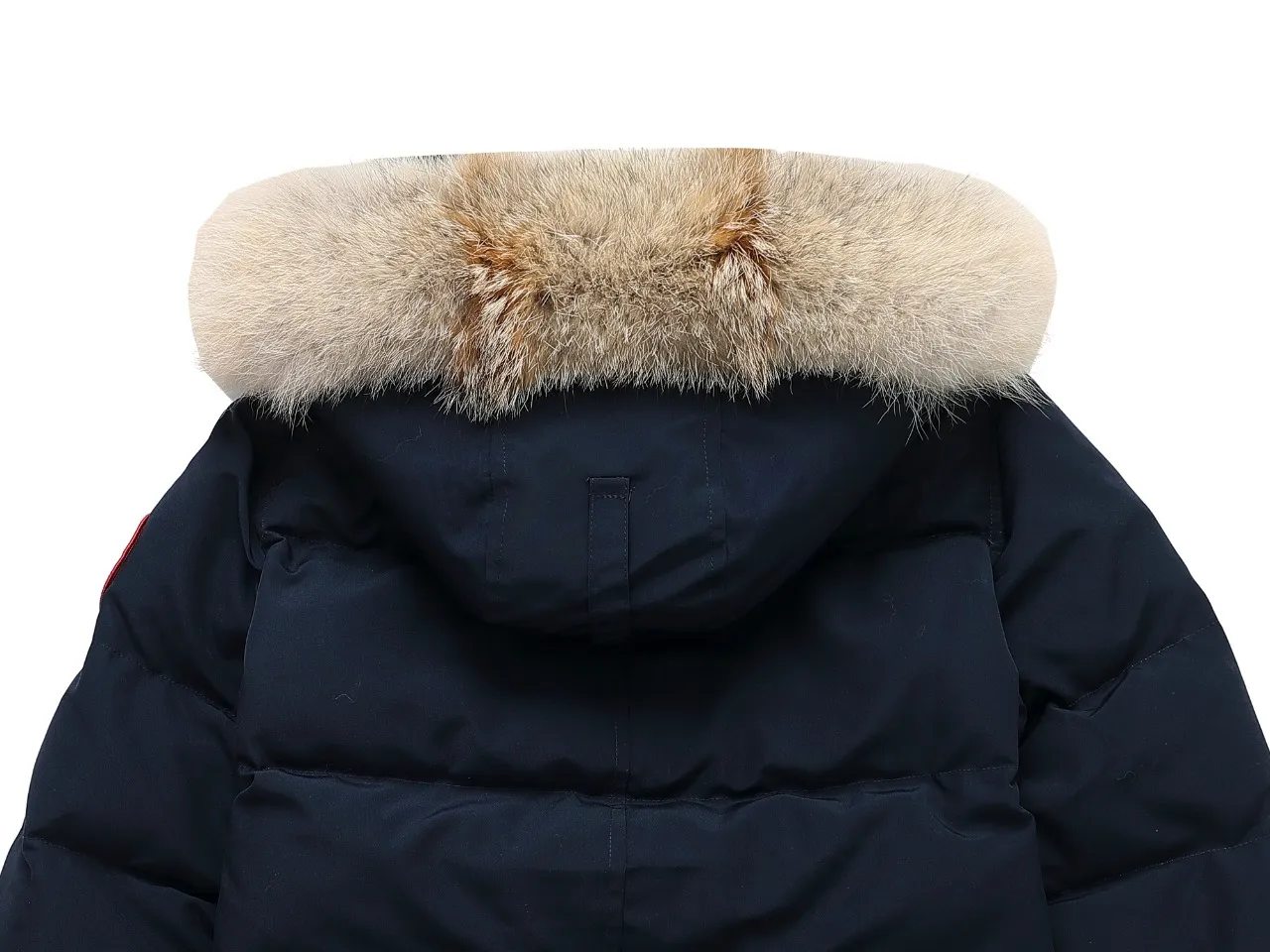 P840 Canada Goose Canada Goose #Expedition04 Parker, a treasure of Canadian origin! Limited supply worldwide! Canada Goose Model 04 is a top-notch couple model. The polar cold-proof outdoor series fur collar detachable hooded parka down jacket is the first Goose in 2024. I hope my partners will like it. Peak quality. I hope everyone can identify it together! The most popular cool items of the Big Goose family in 2024 are online. The same popular product of Yi Yang Qianxi is said to be a joint limited edition Big Goose that cannot be bought in autumn and winter. If you dislike the sameness of the Big Goose in the past, then this model will definitely give you a different experience! This year's most powerful couple's collection for autumn and winter is online, a top-notch luxurious ready-to-wear style, paired with an outdoor warm down jacket with great style and charm! The most standard and classic items of the Daye family in the past two years are equipped with unique reflective stripes for embellishment, which further shows the high-end fashion performance effect. With the embellishment of hardware buckles, it has excellent performance effect. The upper body is clean, simple and elegant, even for urban leisure. It is suitable for various occasions. Designed with large pockets, this model has a large capacity and is equipped with reflective stripes, making it safer at night. It is suitable for various adventure activities. It is made of windproof and waterproof technical materials. The interior is filled with full white duck down, which is absolutely cold-proof and warm. It also has a stand-up collar design and fine fluff at the collar, with meticulous attention to detail! The charm of this model is also more spiritual, and the upper body has more temperament and specifications. It perfectly shows the ultra-high standard of fashionable performance of this model, integrating outdoor and life, and you can even create high-street wear! The most pinnacle limited-edition goose that we have presented so far, both in terms of design and detailed materials, it is completely outstanding. The grand and evergreen version design is matched with cool reflective elements. The overall appearance can be said to be quite high, and it has that kind of powerful outdoor performance! It combines high-end casual attributes with high-street style. It is high-grade, domineering, warm, and beautiful. The visibility of the upper body is quite strong, and the configuration of the owl element is highly brand-recognizable. The overall brand performance and visual effects are fully enhanced, and it also has the high-end sense of fashion and fashionable performance. It is a must-buy product because this is the most awesome down brand on the earth and one of Canada's three national treasure brands. It is also a very sentimental down luxury brand. In the field of polar cold-proof clothing, goose has made an irreplaceable contribution.. SIZE: XS S M L XL XXL Color: black, off-white, red, navy blue, gray
